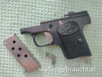Griffstück einer Taschenpistole TIWA 6,35mm Browning (.25 Auto Colt Pistol) einschl. Magazin